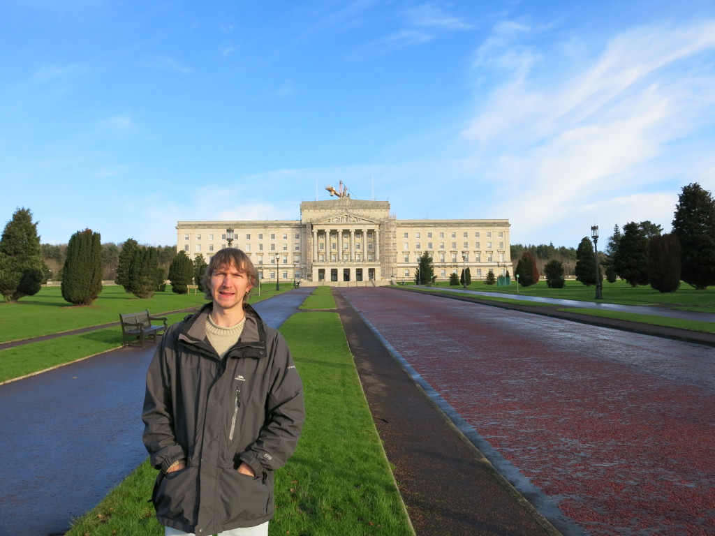 Backpacking in Northern Ireland so it is. Yer man there at Stormont. That there Parliament.